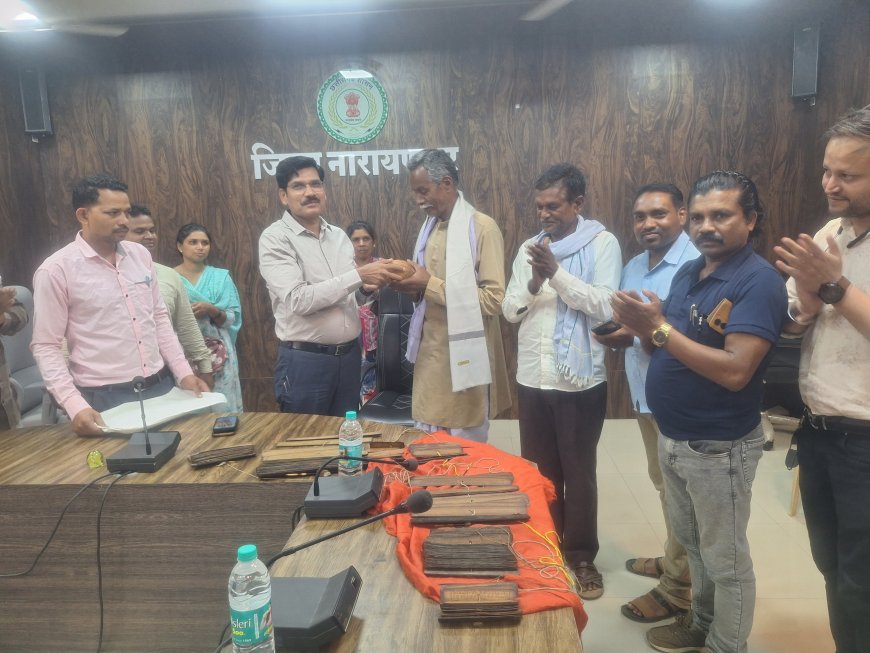 ‘ज्ञान भारतम’ पहल से छत्तीसगढ़ की धरोहर को राष्ट्रीय पहचान: कोलर के दुर्लभ ताड़ पत्र पुराण संरक्षक दलवत देहारी सम्मानित