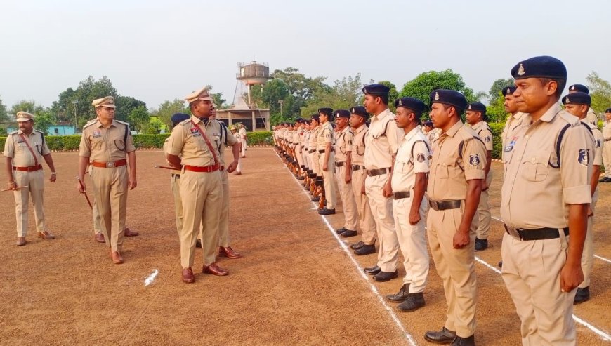 नारायणपुर पुलिस लाइन में जनरल परेड आयोजित, जिले भर के 541 अधिकारी-कर्मचारी हुए शामिल