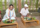 गारपा के घोटुल में मुख्यमंत्री श्री विष्णु देव साय ने चखा अबूझमाड़ के पारंपरिक व्यंजनों का स्वाद