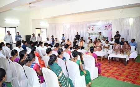 आत्मसमर्पित नक्सलियों से मिलीं मंत्री लक्ष्मी राजवाड़े, कहा- पुनर्वास नीति नई शुरुआत का माध्यम