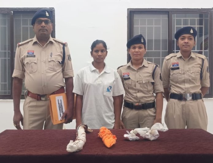कोहकामेटा पुलिस की त्वरित कार्रवाई, घरेलू विवाद में पिता की हत्या करने वाली युवती गिरफ्तार, सामग्री बरामद