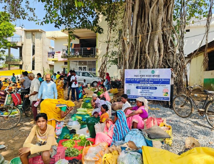 नारायणपुर के बुधवारी बाजार में चला नशा मुक्त भारत अभियान, लोगों ने लिया नशा छोड़ने का संकल्प