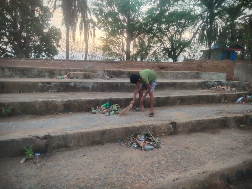 नारायणपुर: VHP ने बजरंग कला मंदिर के तालाब घाट से हटाए कांच के टुकड़े, श्रद्धालुओं की सुरक्षा के लिए की सफाई