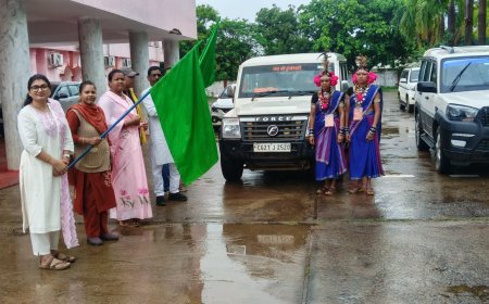 राष्ट्रपति से सौजन्य मुलाकात के लिए रवाना हुआ नारायणपुर का सांस्कृतिक दल, नगरपालिका अध्यक्ष ने दिखाई हरी झंडी