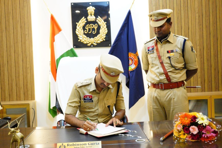 श्री संदीप कुमार पटेल (भा.पु.से) ने नारायणपुर जिले के 24वें पुलिस अधीक्षक के रूप में पदभार ग्रहण किया