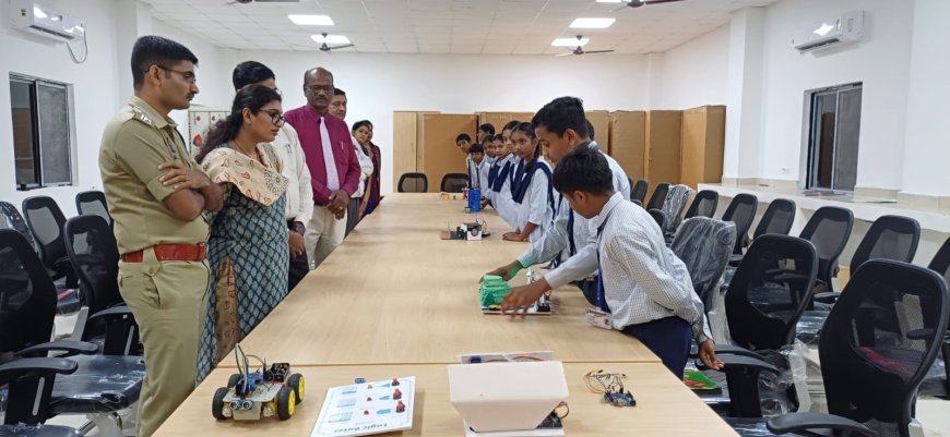 जवाहर नवोदय विद्यालय में धूमधाम से मनाया गया नवोदय स्थापना दिवस, कलेक्टर नम्रता जैन ने अटल टिंकरिंग लैब का किया शुभारंभ