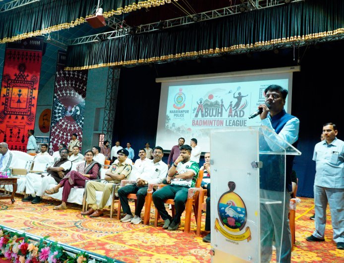 अबूझमाड़ बैडमिंटन लीग सीजन-3 के दूसरे दिन शामिल हुए वन मंत्री केदार कश्यप, राष्ट्रगान के साथ हुआ शुभारंभ और खिलाड़ियों का बढ़ाया उत्साह