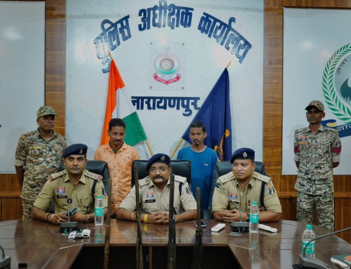 नारायणपुर में अवैध हथियार फैक्ट्री का भंडाफोड़: भरमार बंदूक बनाते दो सगे भाई गिरफ्तार, हथियार बनाने की सामग्री बरामद